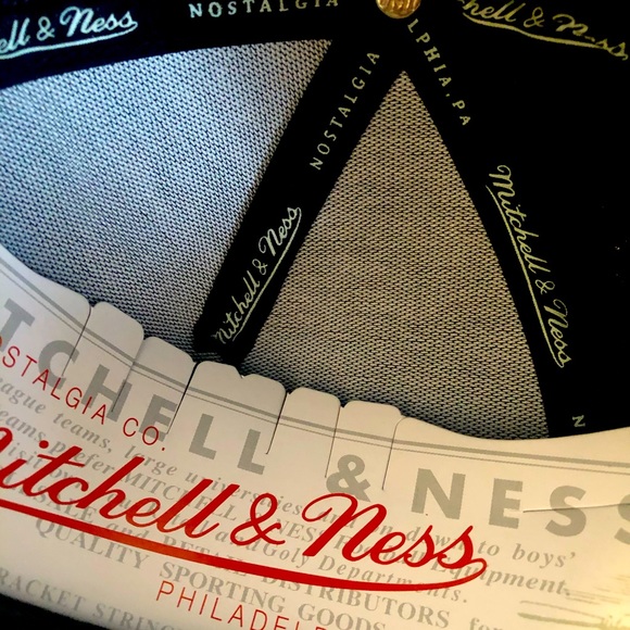 Raptors “North” Mitchell & Ness Hat (Black & Gold) - Picture 7 of 9